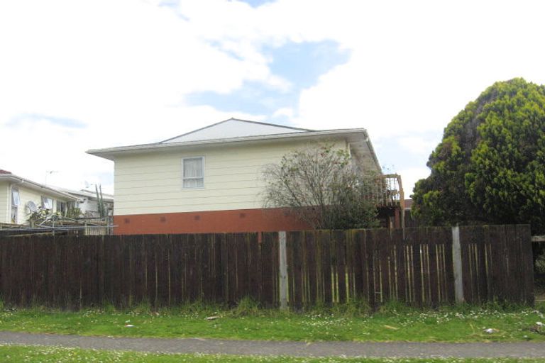 Photo of property in 1/17 Frobisher Way, Clendon Park, Auckland, 2103