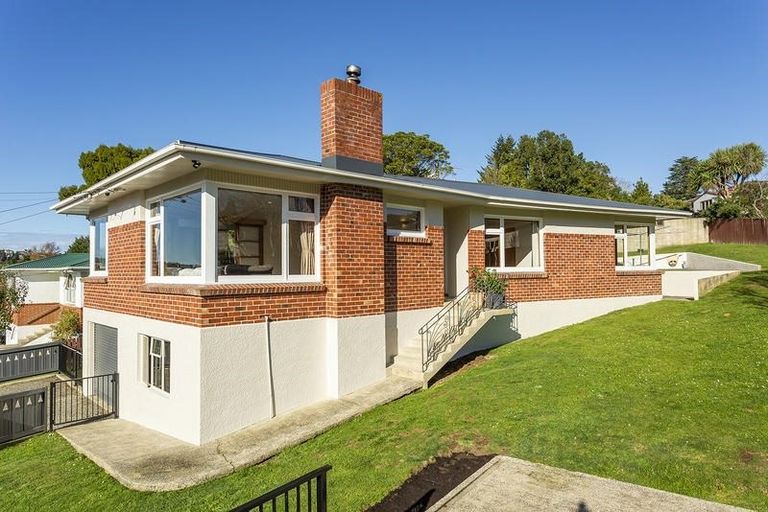 Photo of property in 4 Colquhoun Street, Glenross, Dunedin, 9011