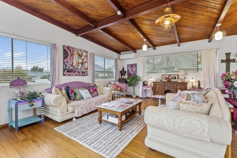 Photo of property in 84 Pahiatua Street, Hokowhitu, Palmerston North, 4410