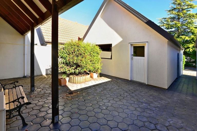 Photo of property in 2/266 Riccarton Road, Upper Riccarton, Christchurch, 8041