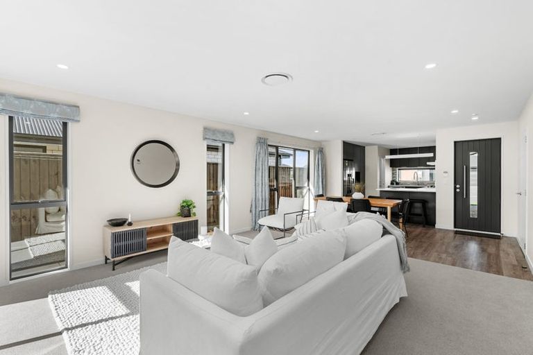 Photo of property in 16 Helen Place, Halswell, Christchurch, 8025