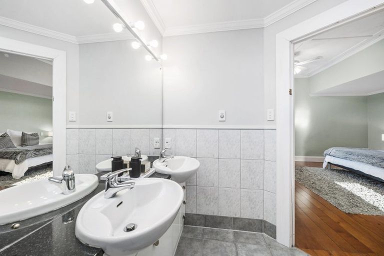 Photo of property in 8 Tiri Road, Milford, Auckland, 0620