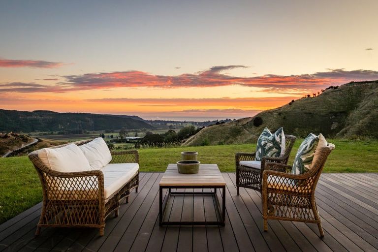 Photo of property in 170 Eskridge Drive, Eskdale, Napier, 4182