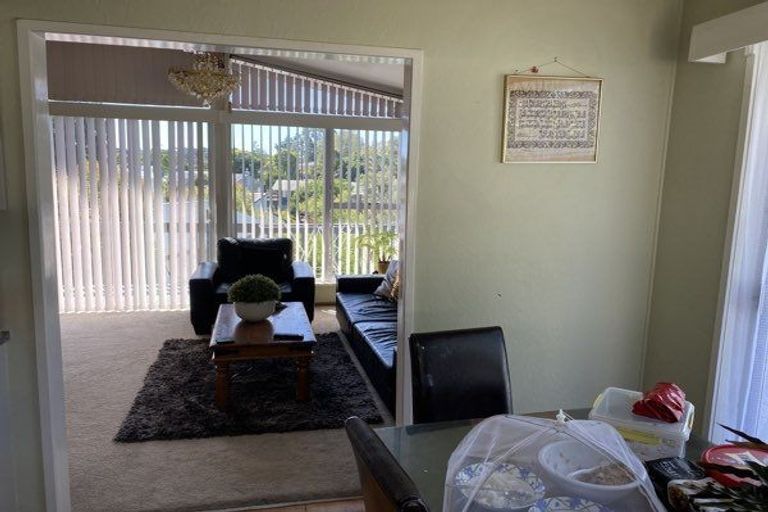 Photo of property in 1/17 Powrie Street, Glenfield, Auckland, 0629