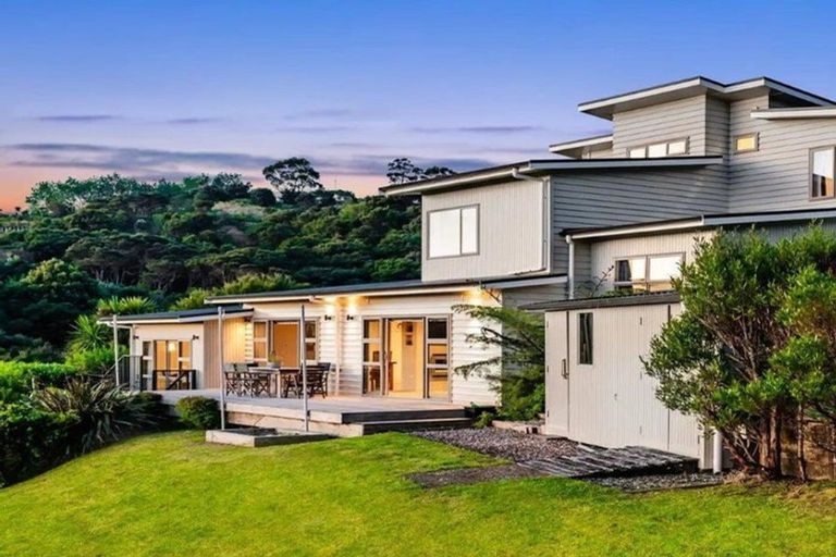 Photo of property in 27 Matheson Road, Red Beach, 0932