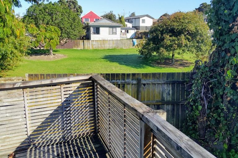 Photo of property in 1/5 Myna Place, Weymouth, Auckland, 2103