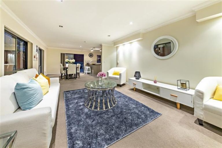 Photo of property in 10 Manning Rise, Flat Bush, Auckland, 2019