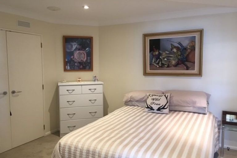 Photo of property in 8a/5 Kent Terrace, Mount Victoria, Wellington, 6011