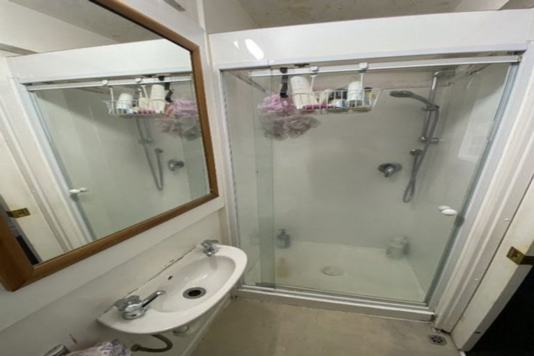 Photo of property in 2a Russell Terrace, Newtown, Wellington, 6021