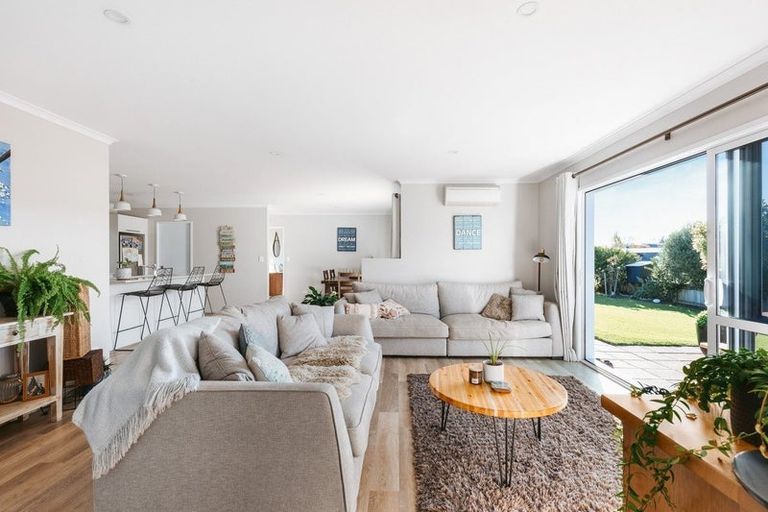 Photo of property in 2 Mckenna Lane, Omokoroa, 3114