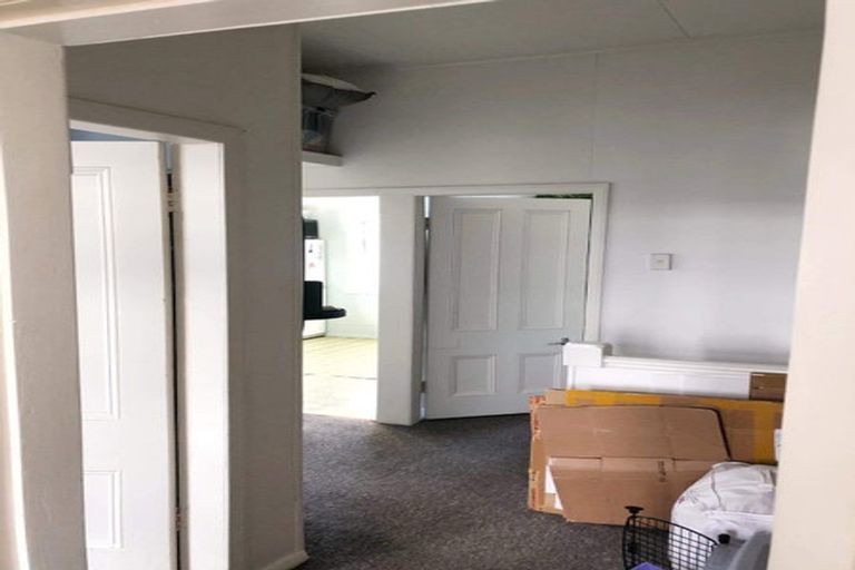 Photo of property in 16 Glendavar Street, Berhampore, Wellington, 6023