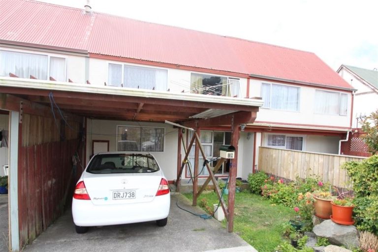 Photo of property in 18 Hollydale Grove, Churton Park, Wellington, 6037