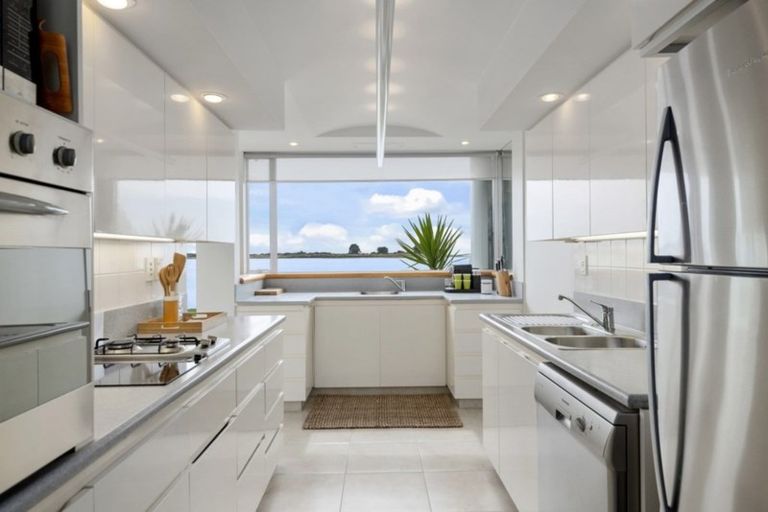 Photo of property in 133 Main Road, Redcliffs, Christchurch, 8081