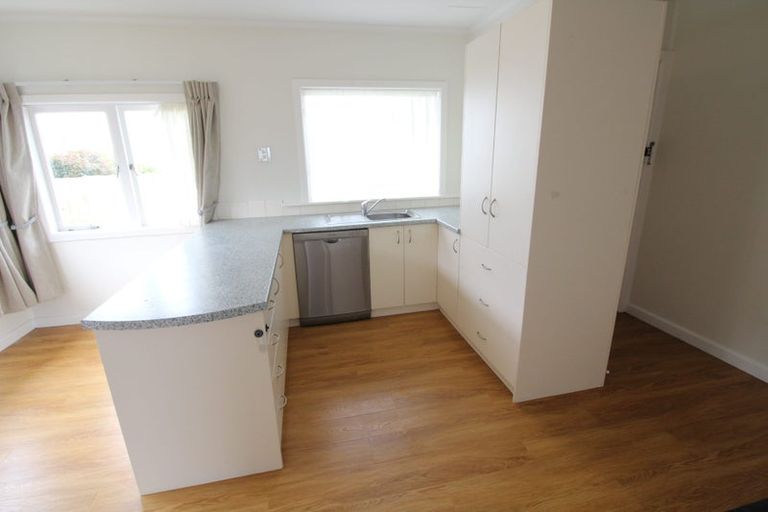 Photo of property in 519a East Coast Road, Murrays Bay, Auckland, 0630