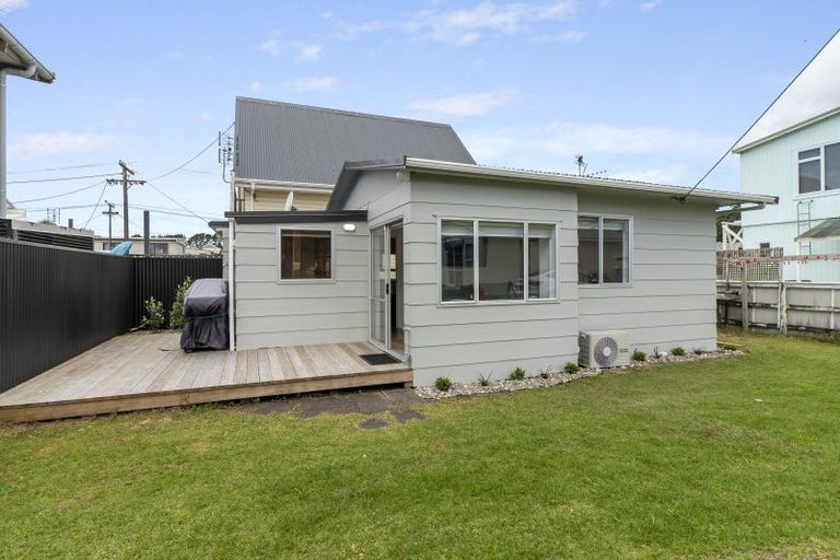 Photo of property in 30 Third Avenue, Urenui, 4377