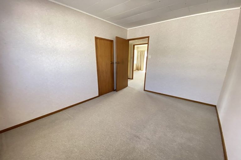 Photo of property in 60 Casuarina Road, Half Moon Bay, Auckland, 2012