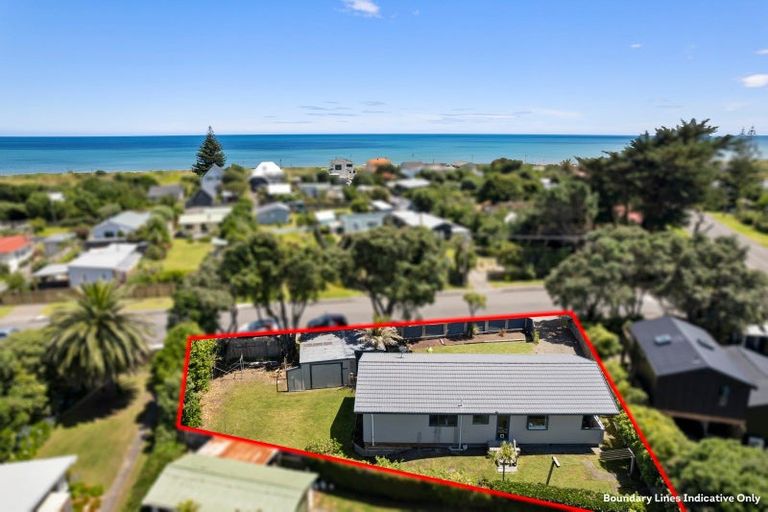 Photo of property in 4 The Avenue, Otaki Beach, Otaki, 5512