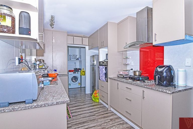 Photo of property in 7 Kelman Road, Kelston, Auckland, 0602