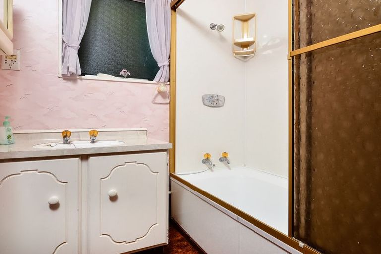 Photo of property in 2/25 Ciprian Place, Henderson, Auckland, 0612