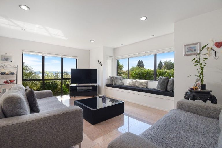 Photo of property in 4 Tupara Crescent, Kawaha Point, Rotorua, 3010