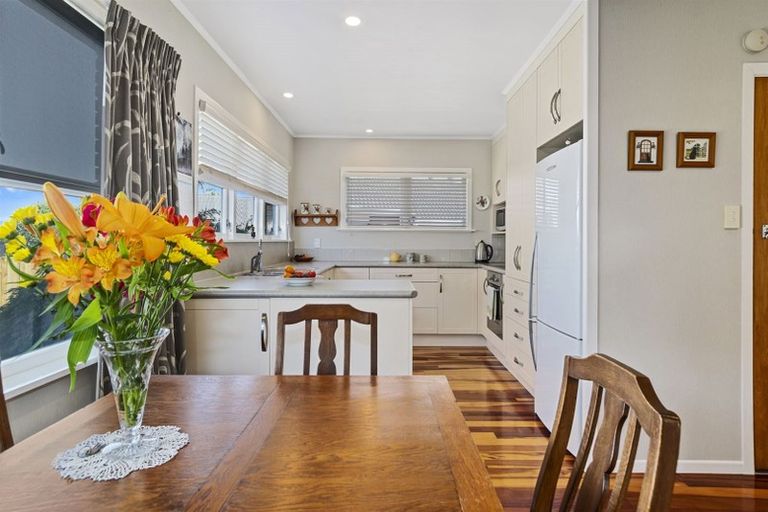 Photo of property in 18 Karaka Road, Otumoetai, Tauranga, 3110