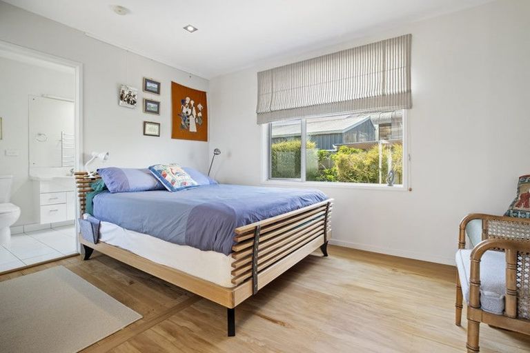 Photo of property in 867 East Coast Road, Kaiaua, Miranda, 2473