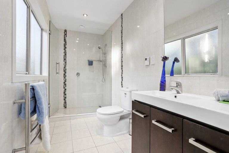 Photo of property in 9 Tinopai Road, Titirangi, Auckland, 0604