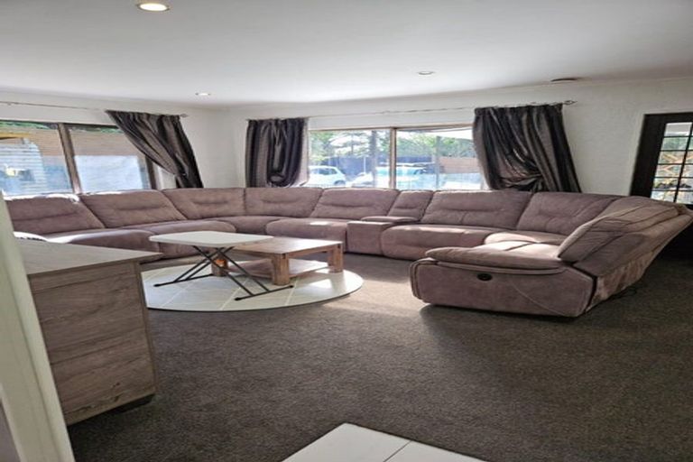 Photo of property in 824 West Coast Road, Oratia, Auckland, 0604