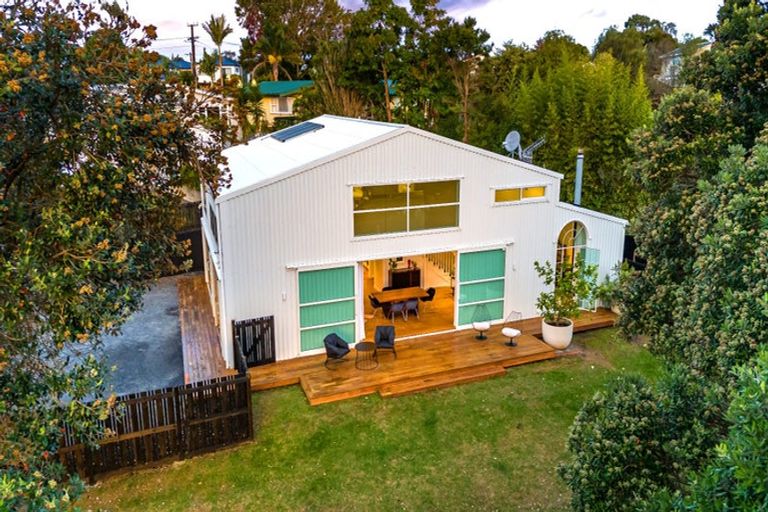 Photo of property in 16a Renata Crescent, Te Atatu Peninsula, Auckland, 0610