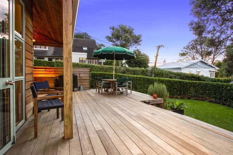 Photo of property in 1/71 Beresford Street, Bayswater, Auckland, 0622