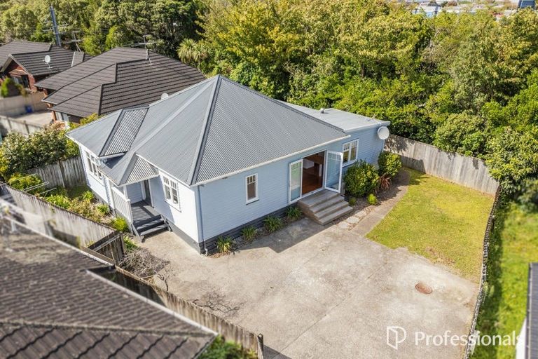 Photo of property in 1-2/6a Pohutukawa Street, Woburn, Lower Hutt, 5010