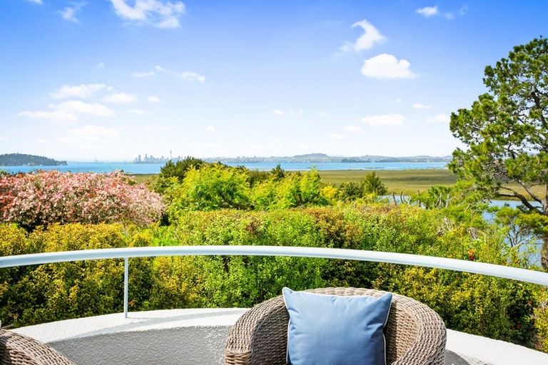 Photo of property in 21 Renoir Street, West Harbour, Auckland, 0618