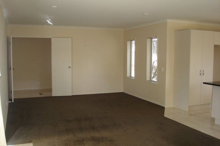 Photo of property in 18a Edgar Pearce Place, Howick, Auckland, 2014
