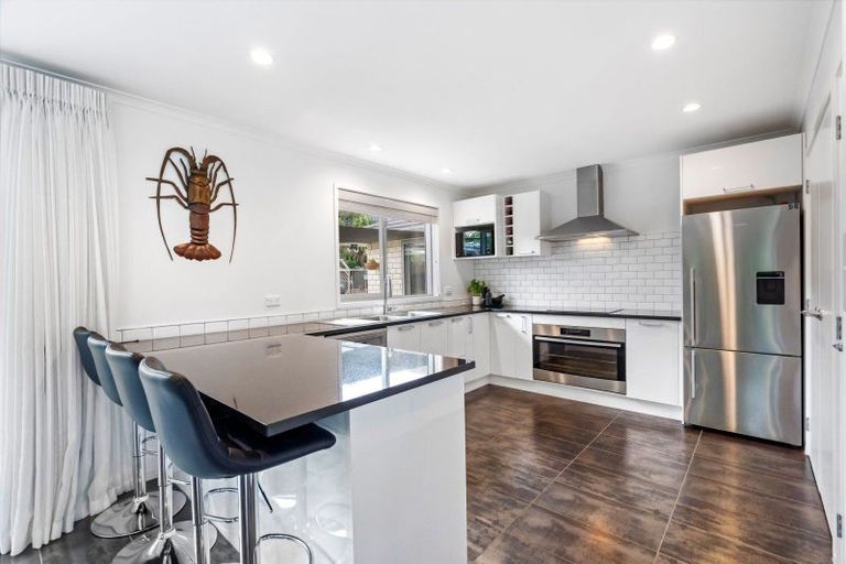 Photo of property in 25 Waitemata Drive, One Tree Point, 0118