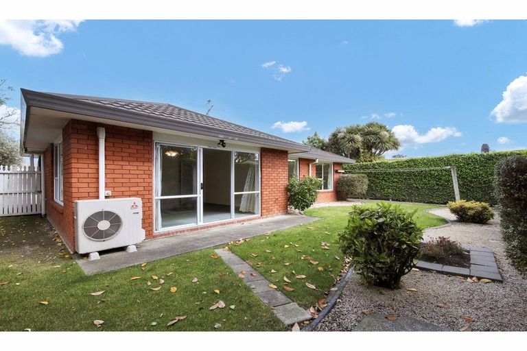 Photo of property in 2/86 Aorangi Road, Bryndwr, Christchurch, 8053