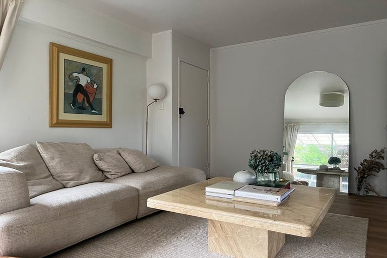 Photo of property in 2/41 James Evans Drive, Northcote, Auckland, 0627