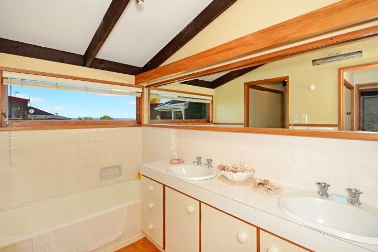 Photo of property in 32 Brigantine Drive, Beach Haven, Auckland, 0626