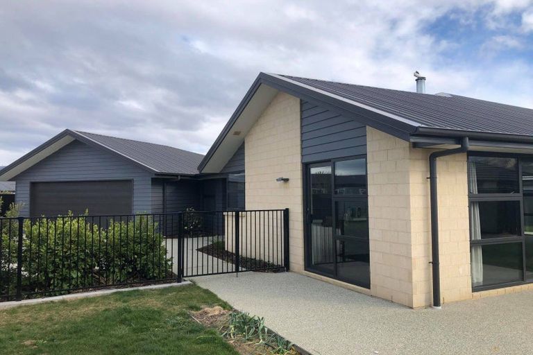 Photo of property in 19 Magnetic Place, Cromwell, 9310