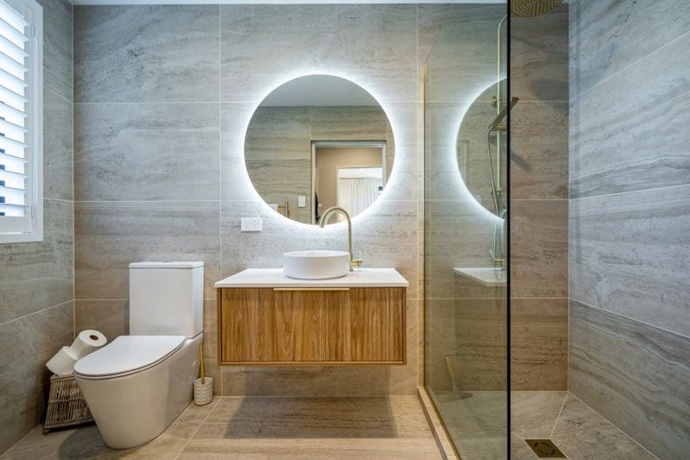 Photo of property in 2/236 Beach Road, Campbells Bay, Auckland, 0630