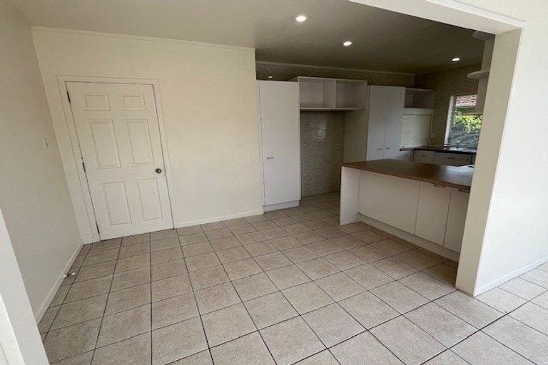 Photo of property in 53 Granger Road, Cockle Bay, Auckland, 2014