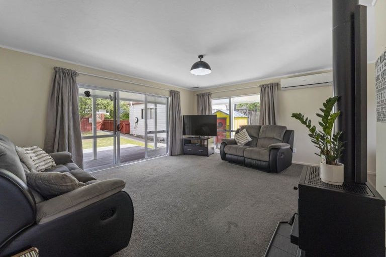 Photo of property in 2 Seagull Place, Whitby, Porirua, 5024