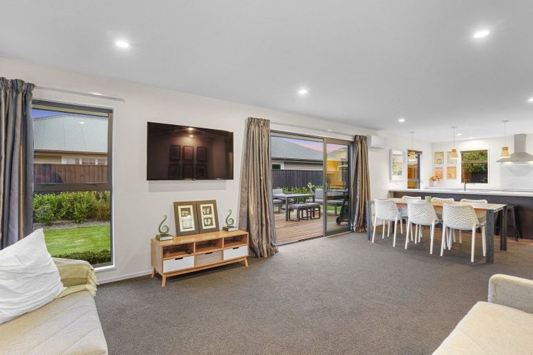 Photo of property in 55 Sequoia Way, Rangiora, 7400
