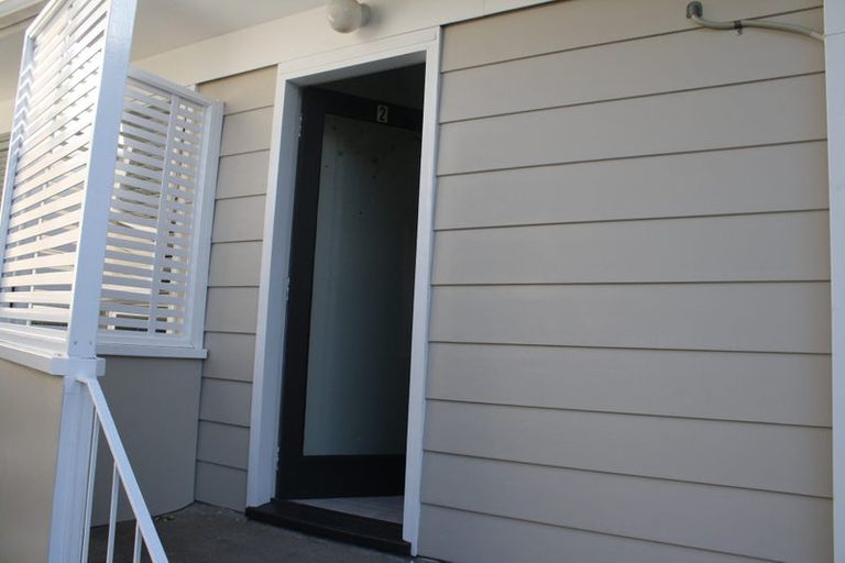 Photo of property in 2/119 Nile Road, Milford, Auckland, 0620