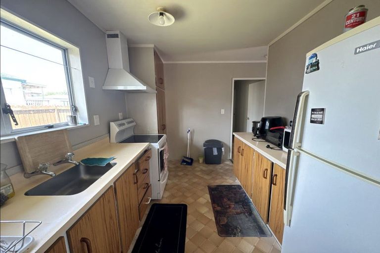 Photo of property in 2/7 Constance Place, Clover Park, Auckland, 2019