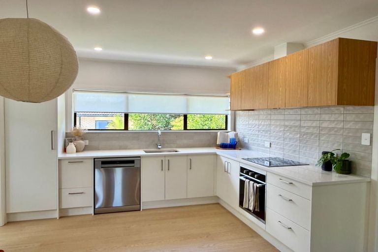 Photo of property in 32 Rosier Road, Glen Eden, Auckland, 0602