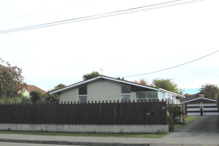 Photo of property in 20 Middlepark Road, Sockburn, Christchurch, 8042