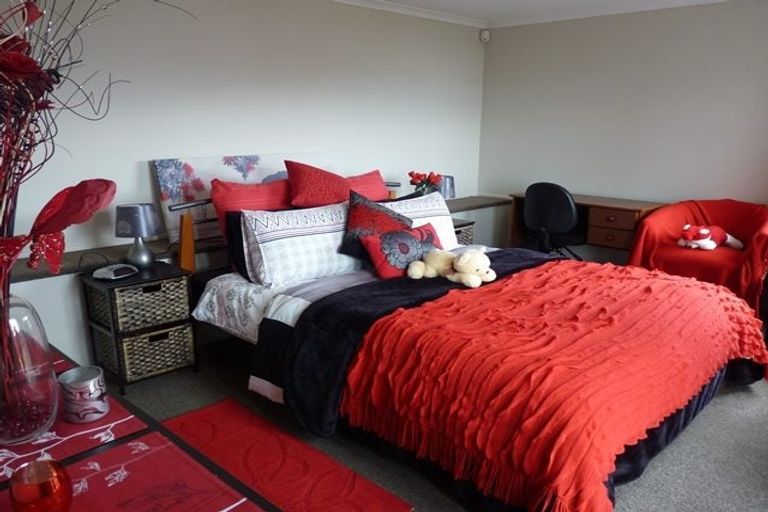 Photo of property in 50 Wade River Road, Stanmore Bay, Whangaparaoa, 0932