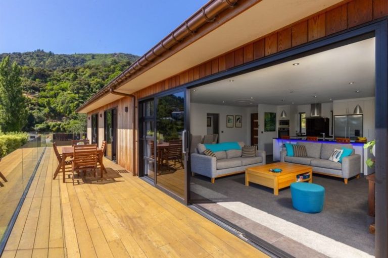 Photo of property in 18a Russell Street, Picton, 7220