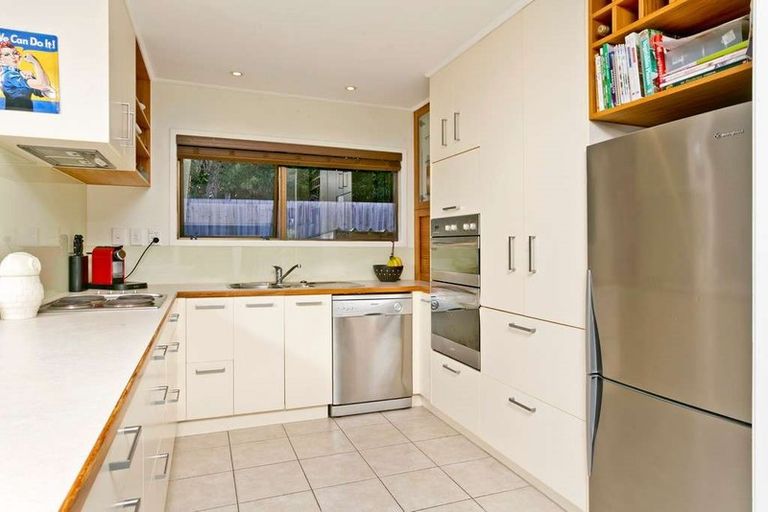 Photo of property in 2 Abbeygate Street, Birkdale, Auckland, 0626