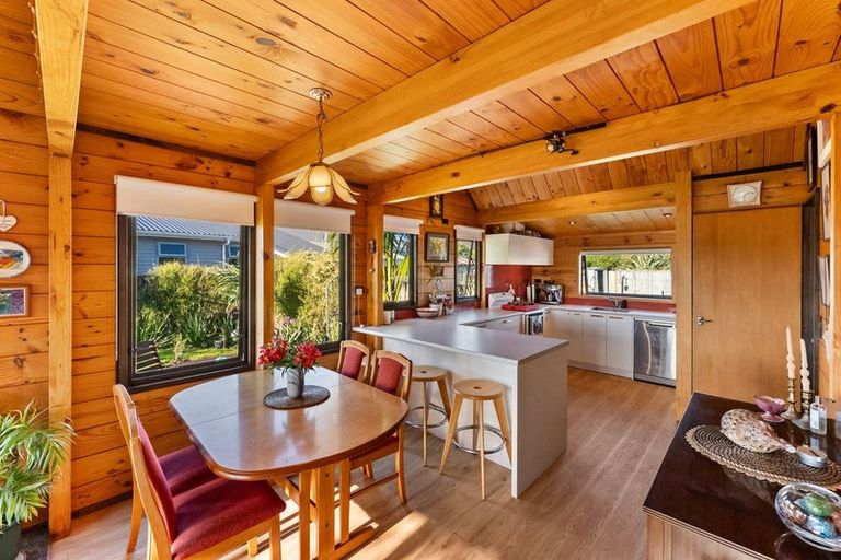 Photo of property in 5 Kaitake Place, Oakura, 4314